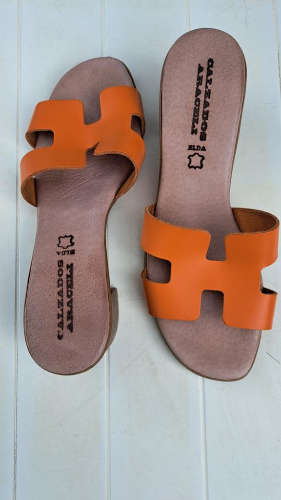 Mules en cuir , Pointure 36, Enlèvement ou Envoi, Comme neuf, Orange, Sandales et Mûles