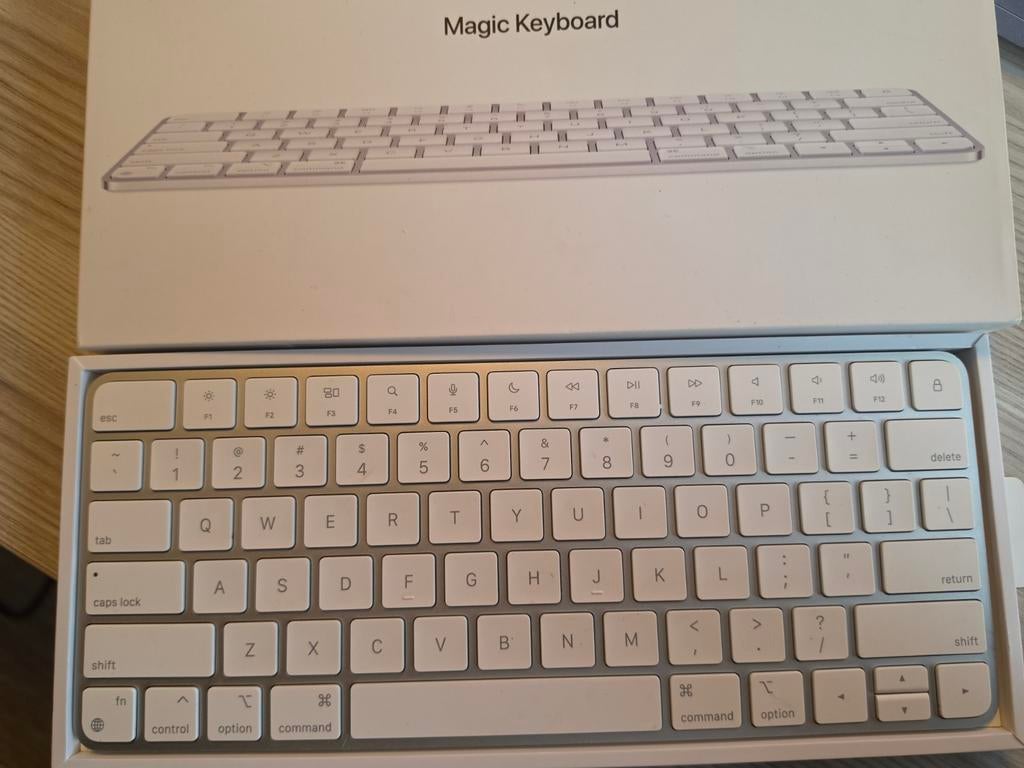 Apple Magic Keyboard (2024) - Internationaal Engels with box, Computers en Software, Multimediatoetsen, Refurbished, Ophalen of Verzenden