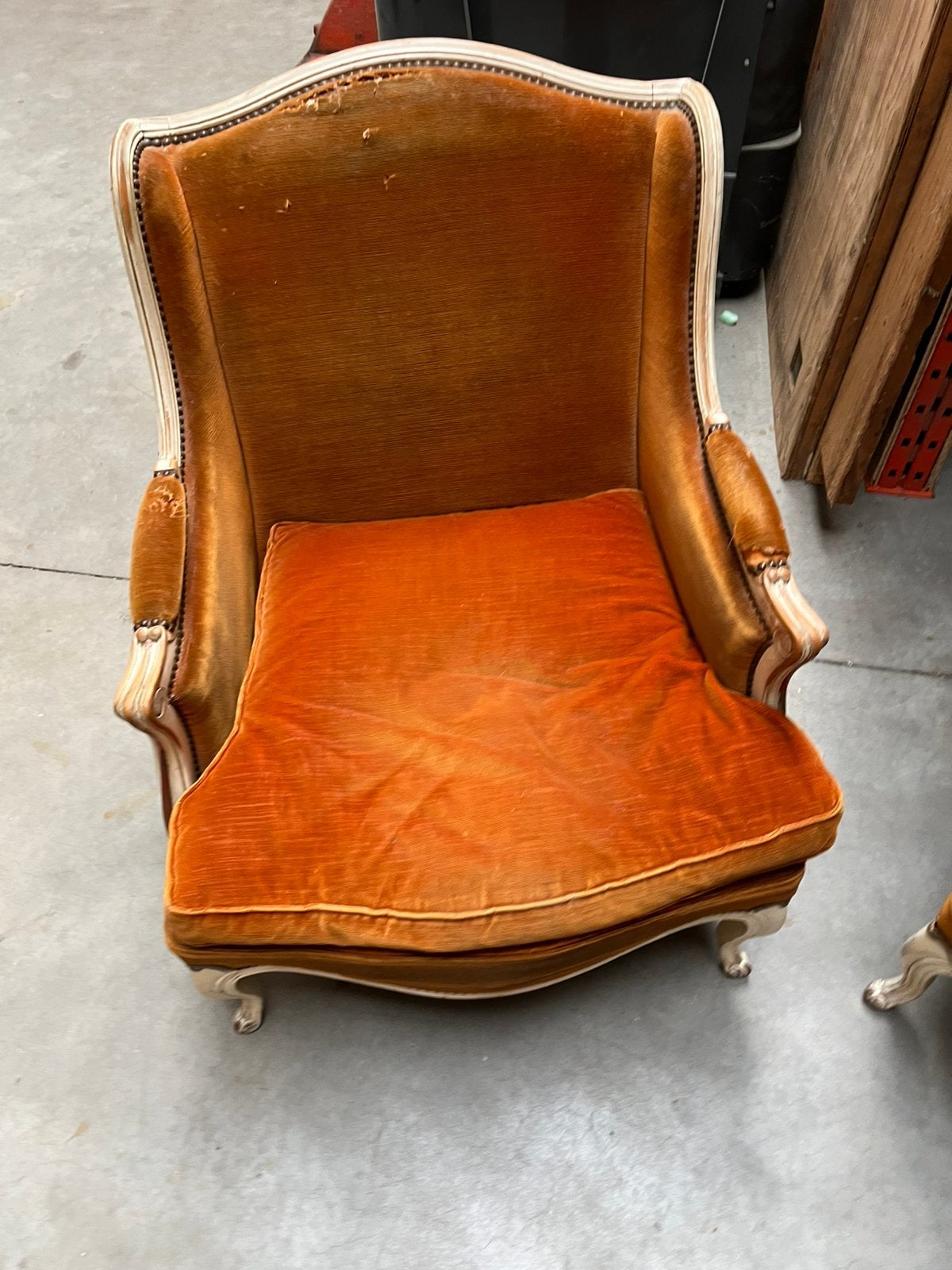 Fauteuil ancien, Enlèvement