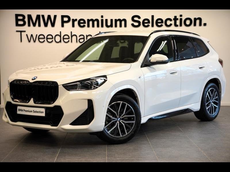 BMW X1 20I M PACK TREKHAAK DRIVE ASSIST PLUS HARMANKARDON, USB, 1498 cc, Wit, Bedrijf