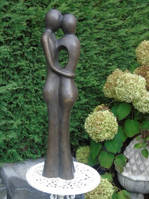statue d un couple en bronze , art moderne !, Jardin & Terrasse, Décoration murale de jardin, Enlèvement ou Envoi, Comme neuf