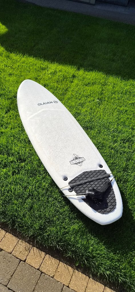 Olaian Surf 900 Soft 6'0" (46L) Met leash en vinnen., Sports nautiques & Bateaux, Planche à voile sur vague, Enlèvement, Comme neuf