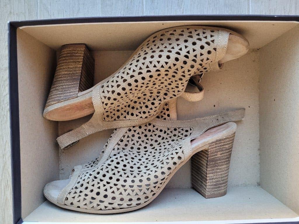 Sandales Terre Bleue beiges taille 41, Enlèvement ou Envoi, Terre Bleue, Beige, Chaussures à haut talons