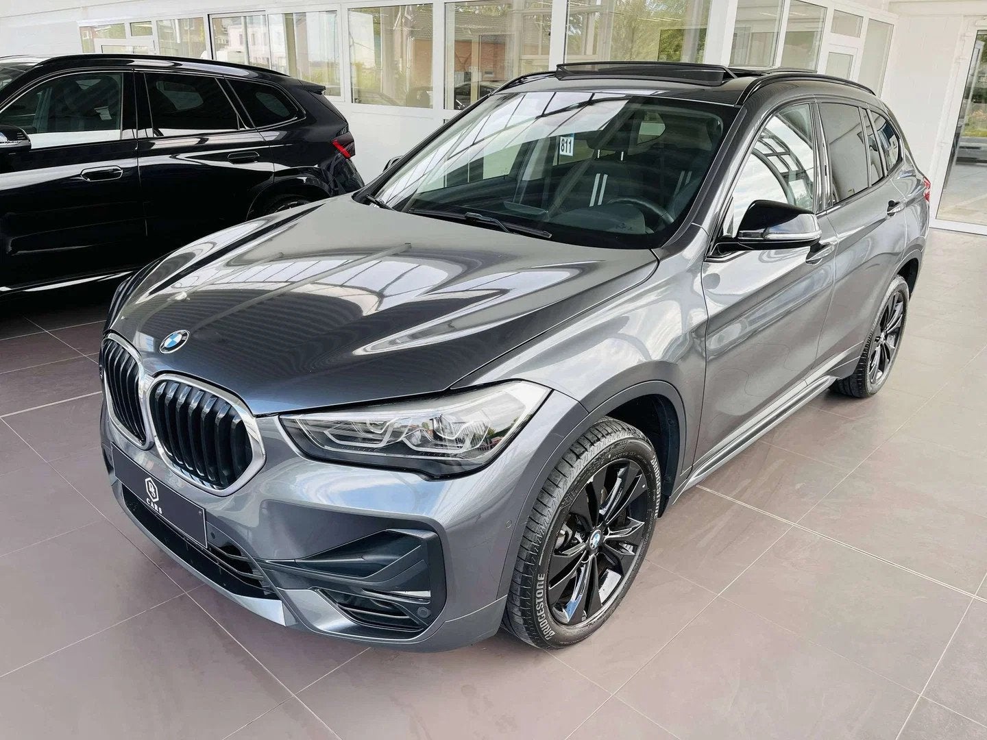 BMW X1 1.5iA * GARANTIE + TOIT PANO + LED + GPS + CUIR *, Autos : Divers, Argent ou Gris, Automatique, 1499 cm³, SUV ou Tout-terrain