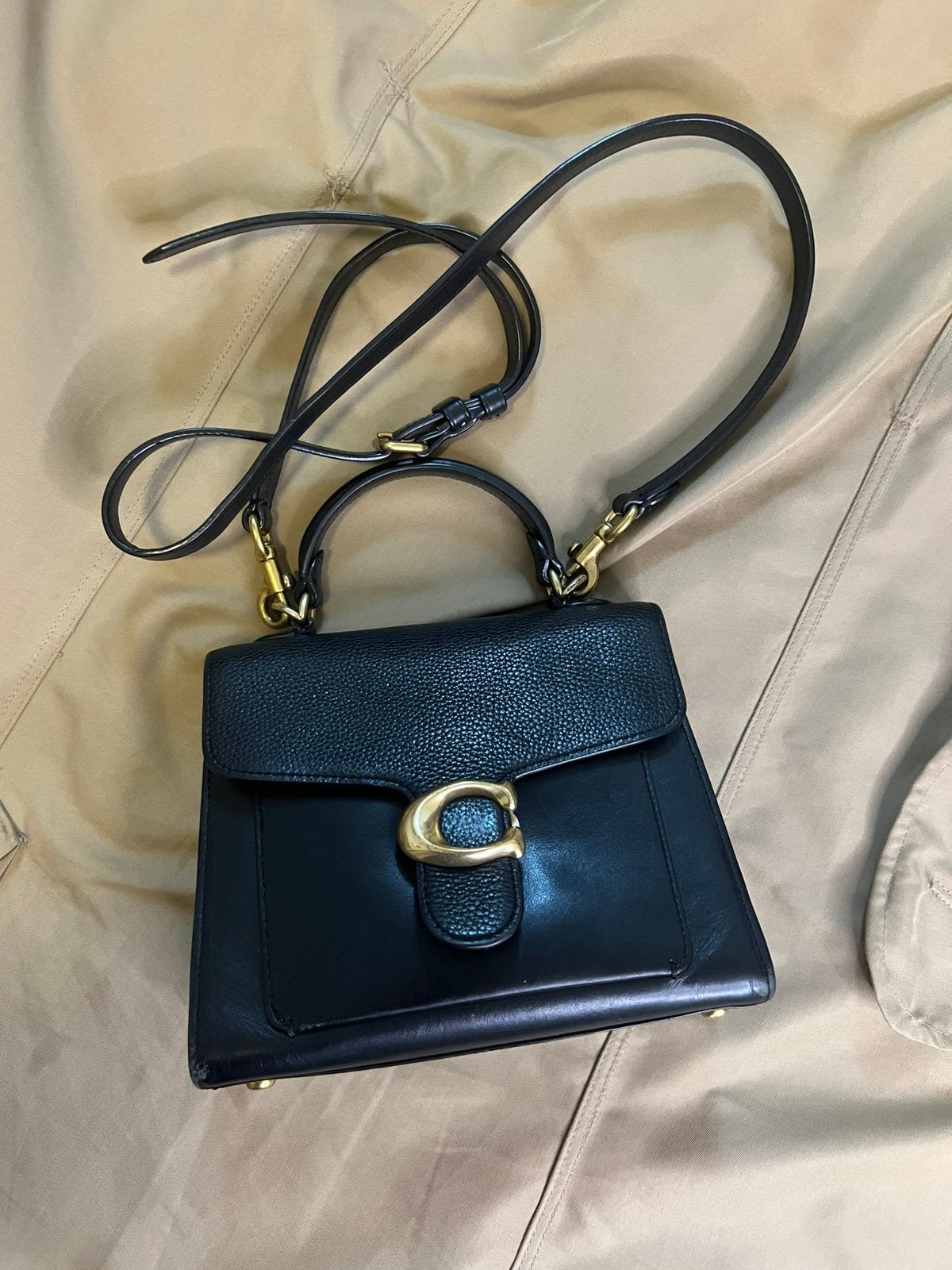 Sac à main COACH Tabby Top Handle 20 en cuir noir, Bijoux, Sacs & Beauté, Enlèvement ou Envoi, Utilisé, Noir, Sac à main