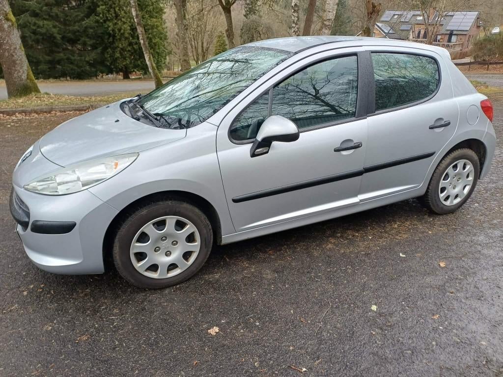 Peugeot 207 met 120.000 km klaar voor registratie, Auto's, Voorwielaandrijving, Stof, Zwart, 4 cilinders