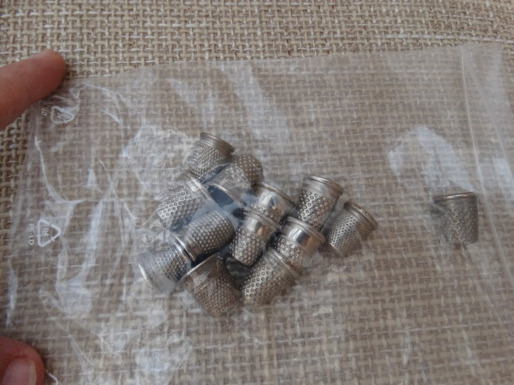 Metalen vingerhoedjes, Verzamelen, Ophalen, Zo goed als nieuw, Overige materialen