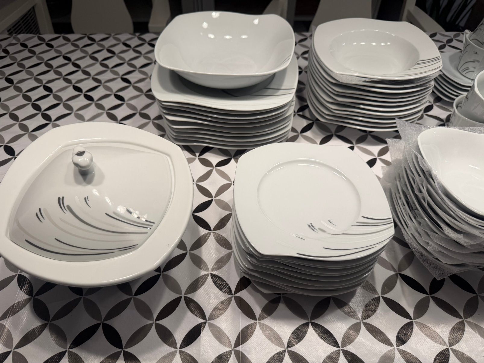Servies wit, Huis en Inrichting, Ophalen, Gebruikt, Modern, Porselein