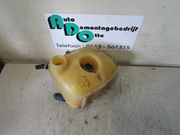 Réservoir d'expansion d'un Volkswagen Golf (Golf 74-), Autos : Pièces & Accessoires, Volkswagen, -, 3 mois de garantie, Utilisé