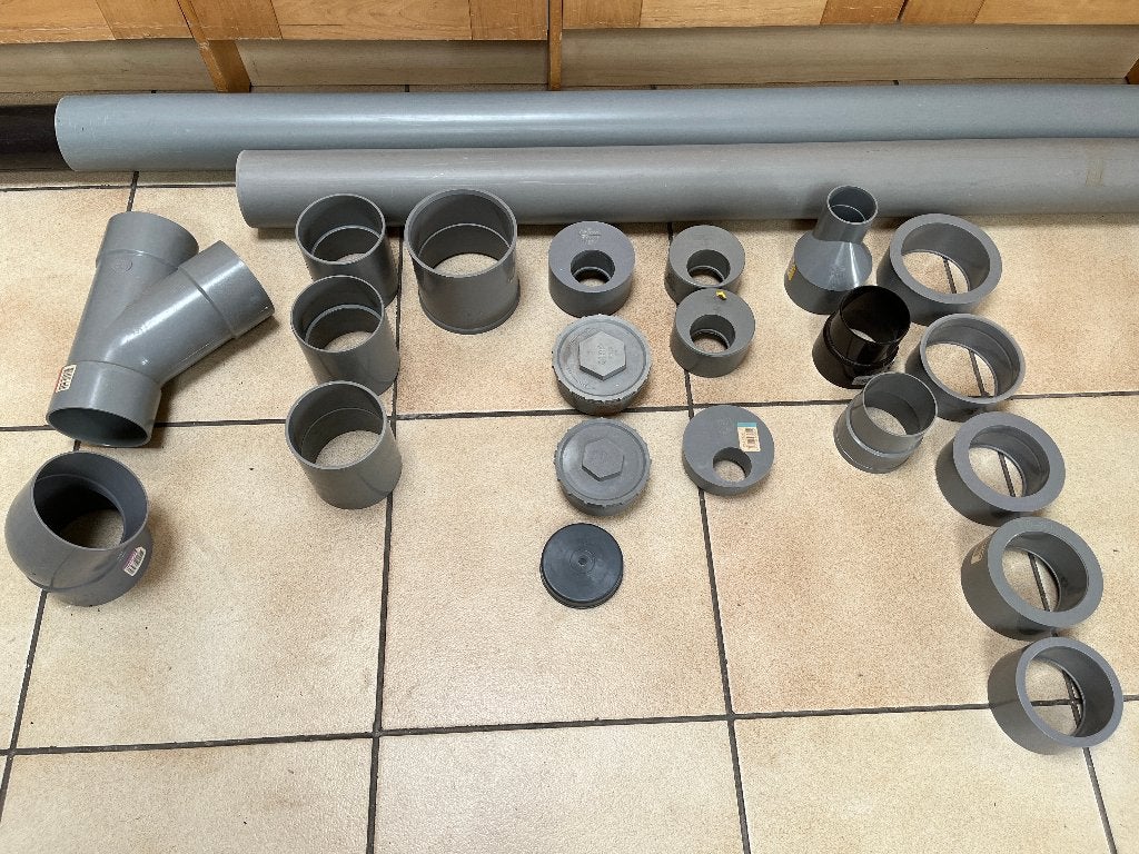 Lot de réducteurs gris pour tuyaux de drainage, Bricolage & Construction, Enlèvement, Comme neuf, PVC, Évacuation