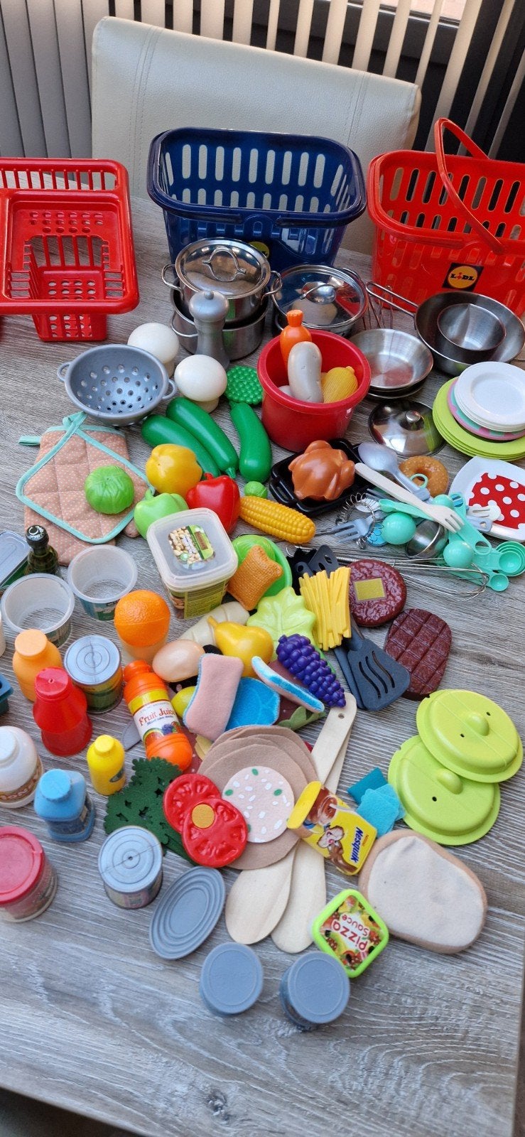 Allerlei voor speelgoed keuken, Ophalen