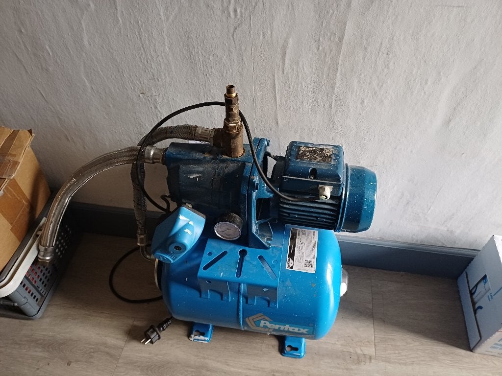 Hydrofoor, Ophalen, Zo goed als nieuw, Elektrisch, Hydrofoorpomp