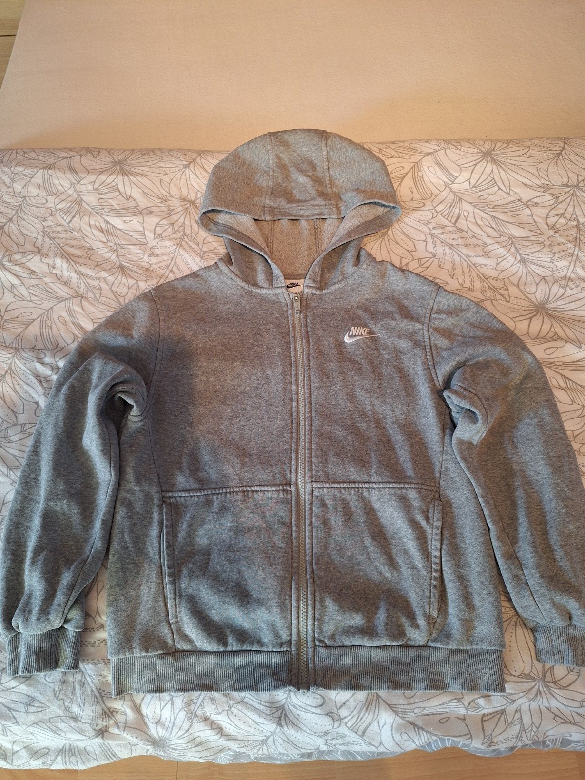 Gilet à capuche Nike, Enfants & Bébés, Enlèvement