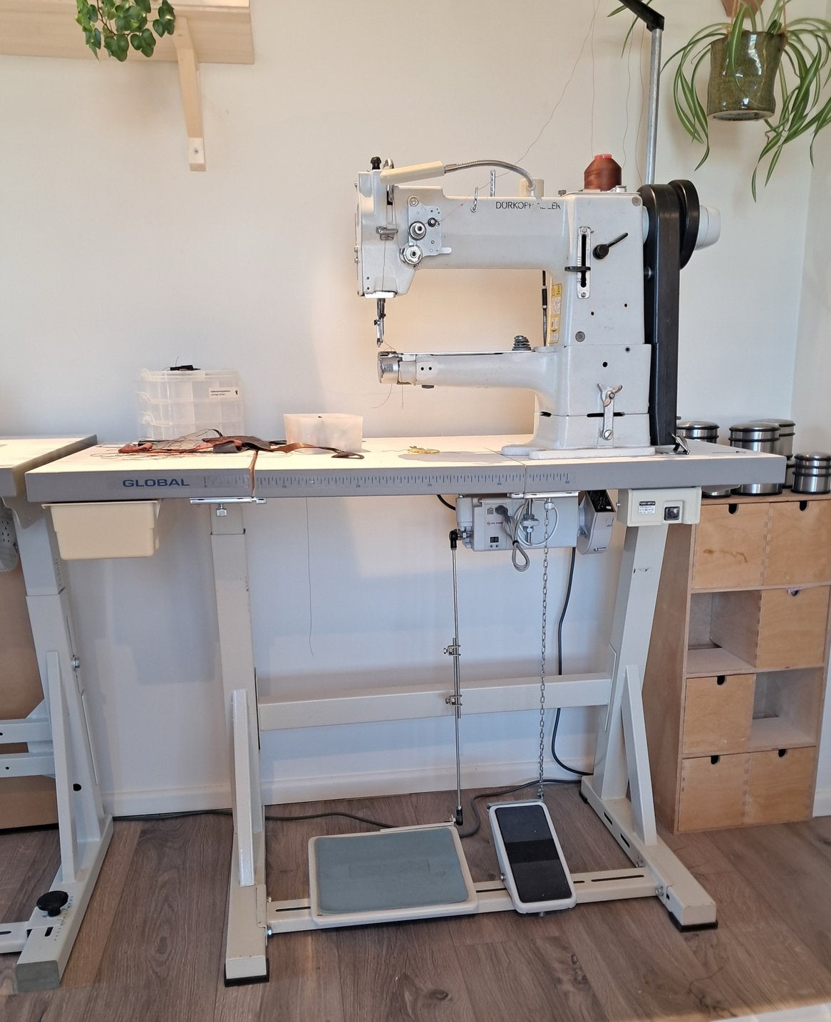 Ledernaaimachine durkopp serie 69 vrij arm., Hobby en Vrije tijd, Naaimachines en Toebehoren, Ophalen, Gebruikt, Naaimachine, Overige merken