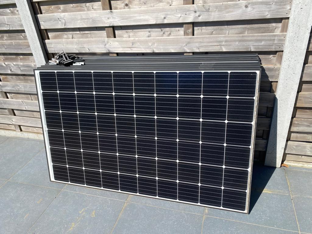 6 Zonnepanelen + Omvormer (ook per stuk), Doe-het-zelf en Bouw, Zonnepanelen en Toebehoren, Ophalen, Zo goed als nieuw, Compleet systeem