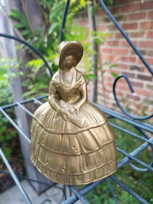 Vintage messing tafelbel – Victoriaanse dame / Crinoline, Antiek en Kunst, Ophalen of Verzenden
