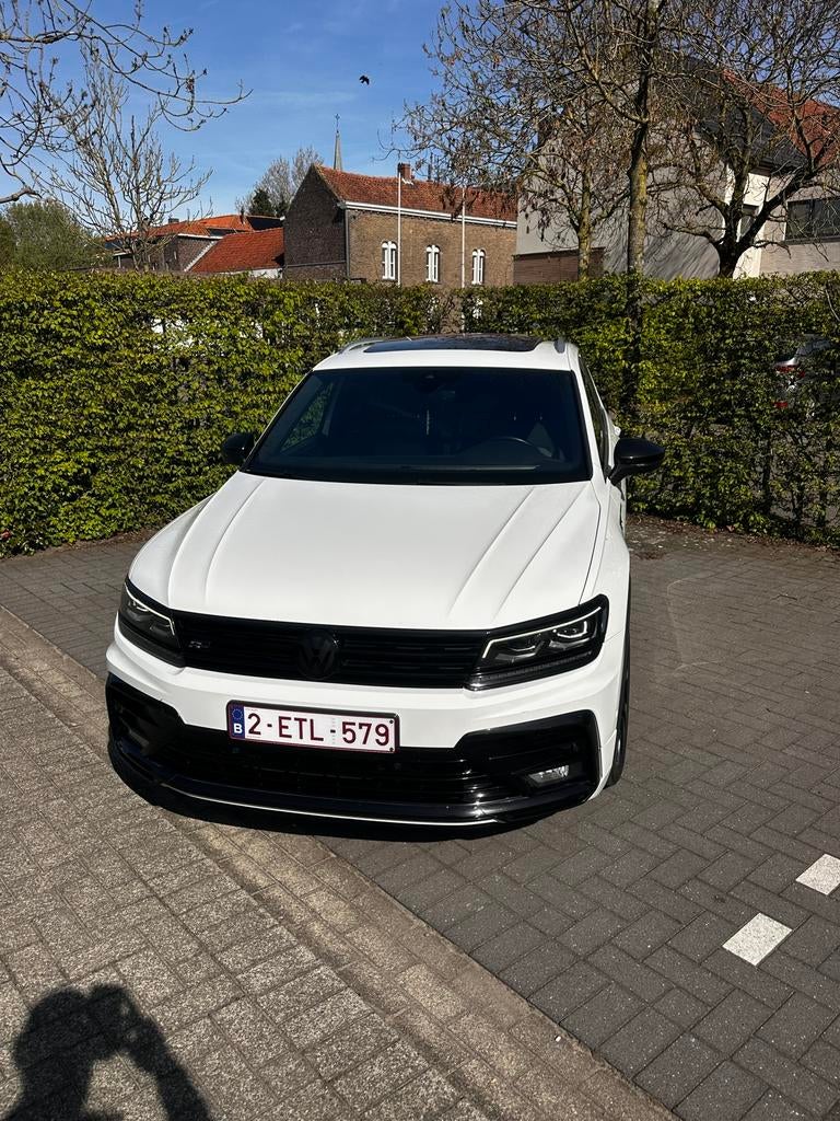 Volkswagen Tiguan1.5 TSI R LINE DSG/Pano/ACC/Carplay/Keyless, Auto's, Volkswagen, 173 g/km, 4 cilinders, Alcantara, Wit
