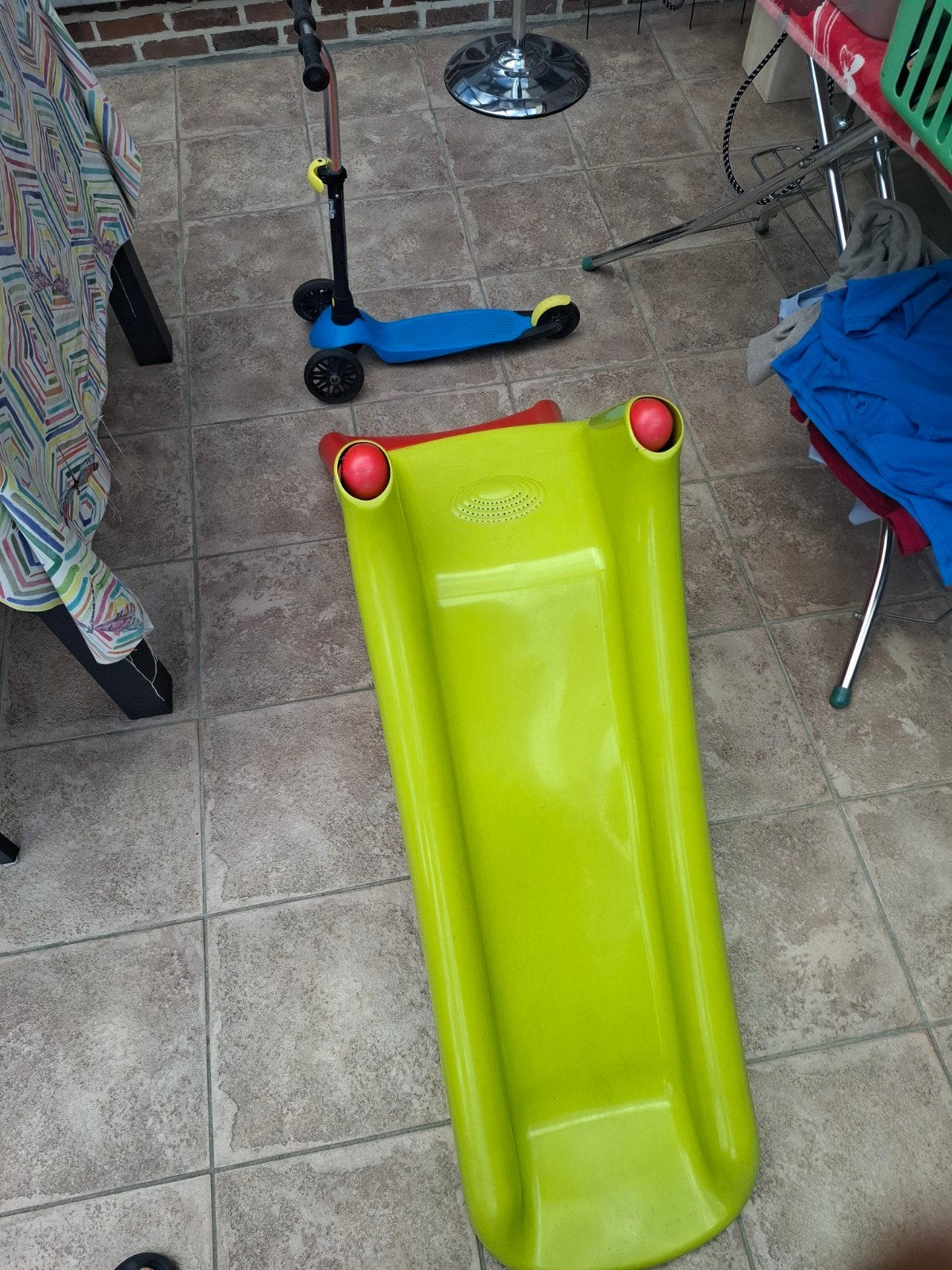 Toboggan et trottinette enfants, Enfants & Bébés, Jouets | Extérieur | Aires de jeux, Enlèvement, Toboggan