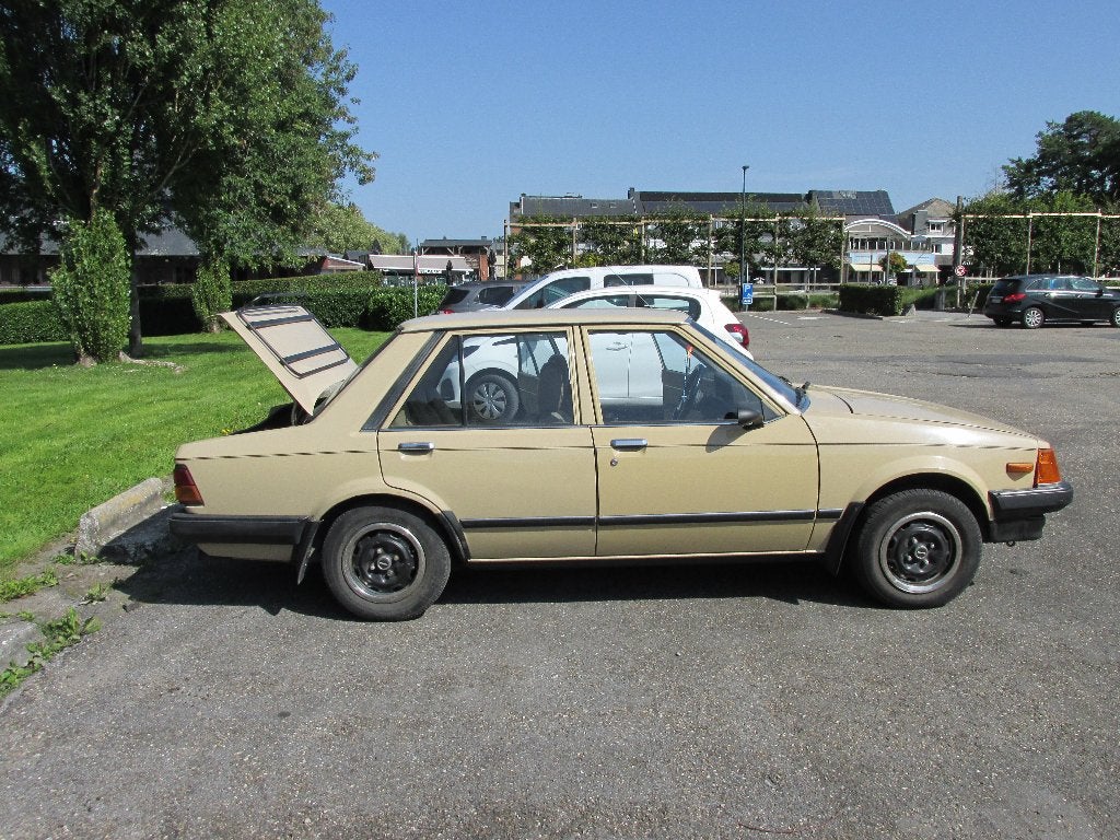 Mazda 323  ancêtre 1982, Auto's, Voorwielaandrijving, Beige, Bruin, Particulier