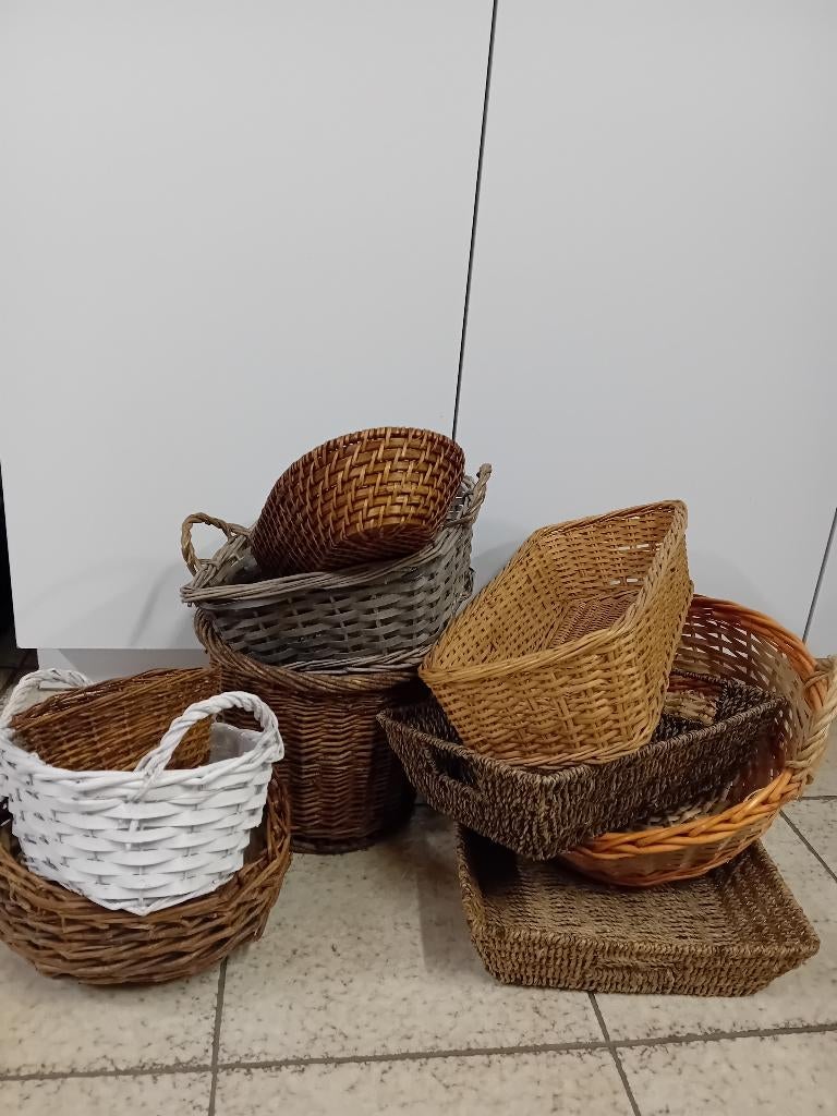 Pakketje rieten - rotan korven 10 stuks, Ophalen, Gebruikt, Mand