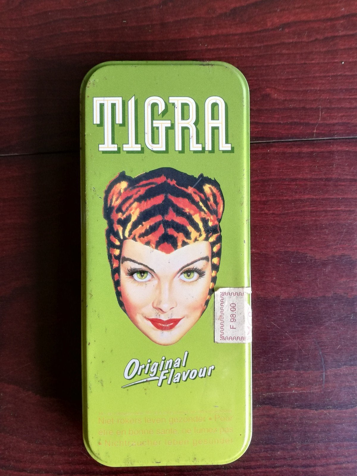 Tigra blik met taxzegel 98 F, Ophalen of Verzenden, Gebruikt, Verpakking