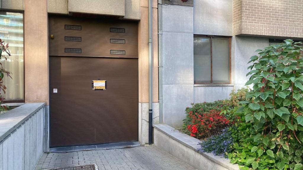 A VENDRE : emplacement de parking, Enlèvement