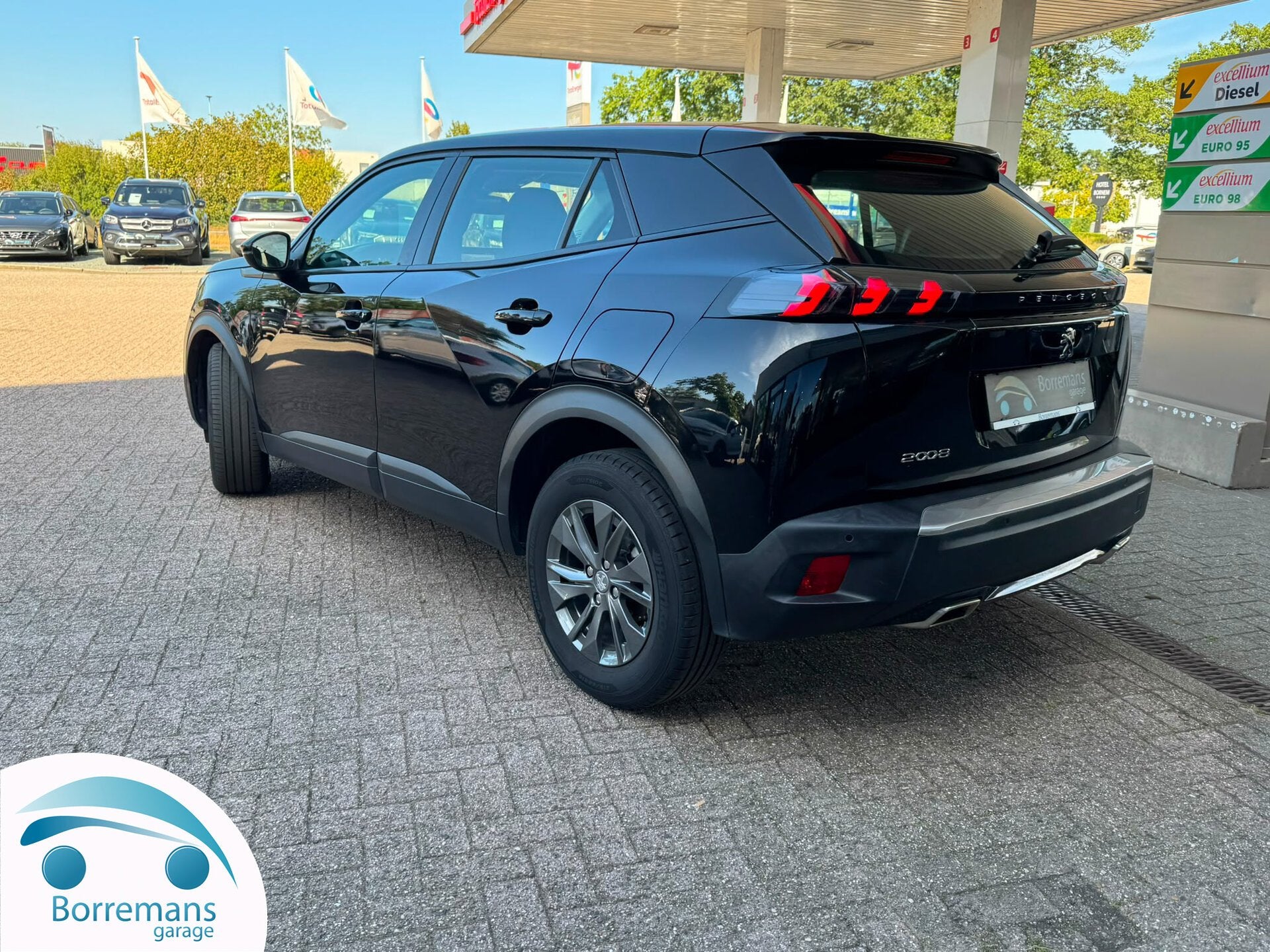 Peugeot 2008 Active Pack Automaat | CarPlay | Navi | Parkee, Electronic Stability Program (ESP), 1199 cc, 0 kg, https://public.car-pass.be/vhr/2528a8d5-5242-4710-b99b-86a021e9cc13