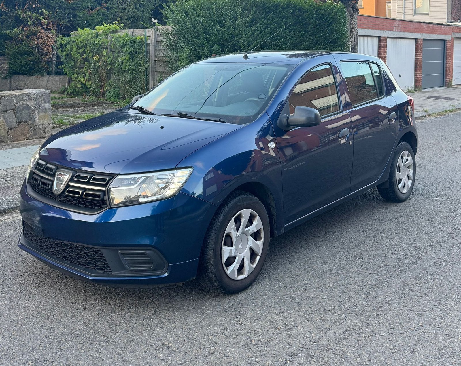 Vend Dacia Sandero 1.1 60CH Démarre et roule parfaitement., Auto's, Euro 6, Cabriolet, Bedrijf, Sandero