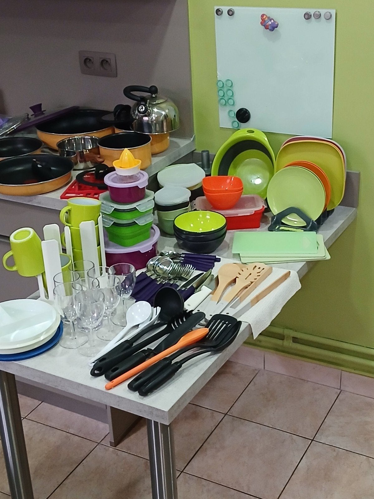 Grand lot cuisine complet 4 personnes – Camping-car / étudia, Particulier