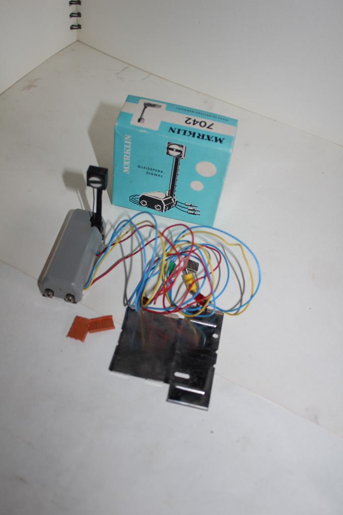 marklin ho signal 7042 en boite, Hobby & Loisirs créatifs, Enlèvement ou Envoi, Courant alternatif, Rails, Utilisé