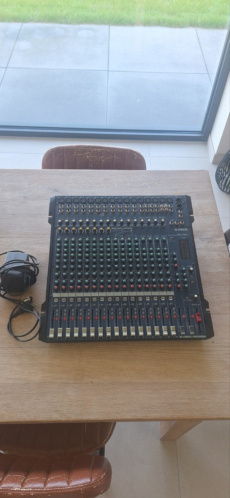 yamaha mixer 20 kanalen (19 werkend), Musique & Instruments, Enlèvement ou Envoi, Utilisé, 10 à 20 canaux, Entrée micro