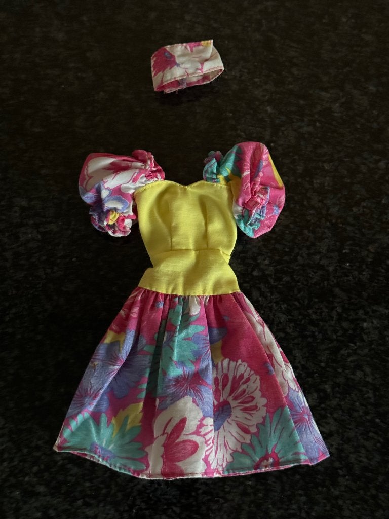Barbie Summer Dress ( vintage ), Verzamelen, Ophalen of Verzenden, Zo goed als nieuw, Kleertjes