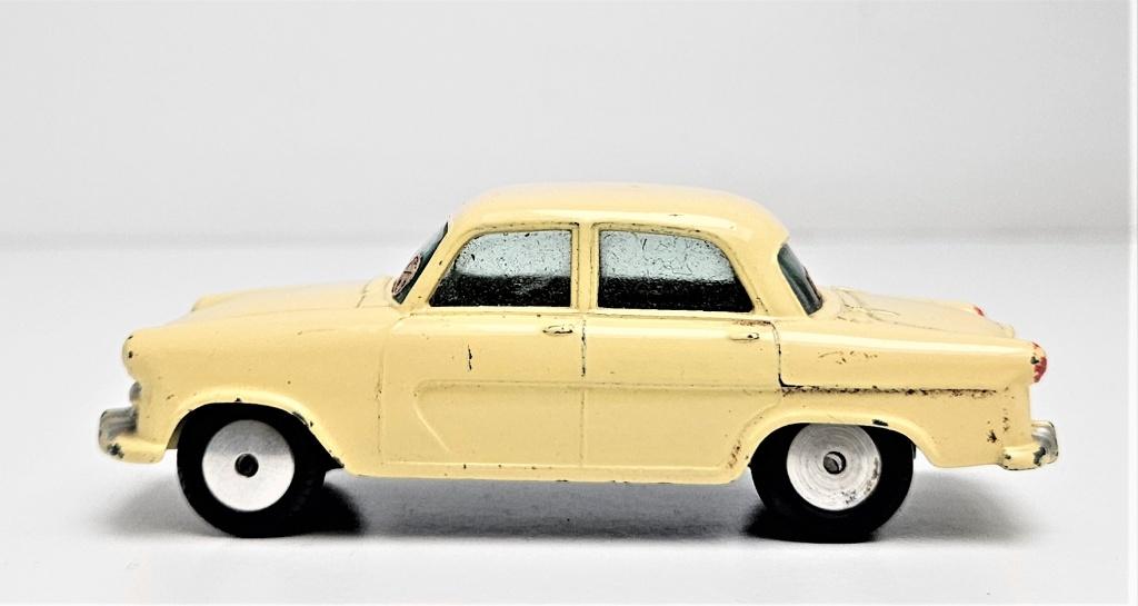 Corgi Standard Vanguard, Hobby en Vrije tijd, Modelauto's | 1:43, Ophalen of Verzenden, Gebruikt, Auto, Corgi