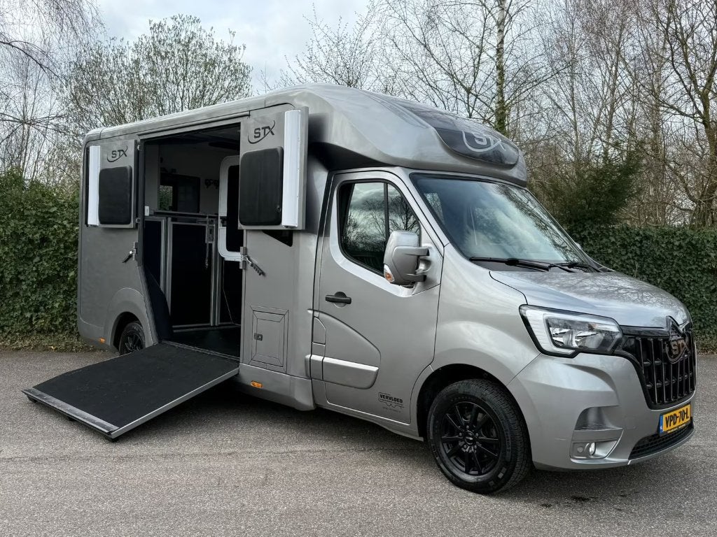 Renault Master STX 2022 Paardenwagen Horsetruck Camionette, Dieren en Toebehoren, Ophalen