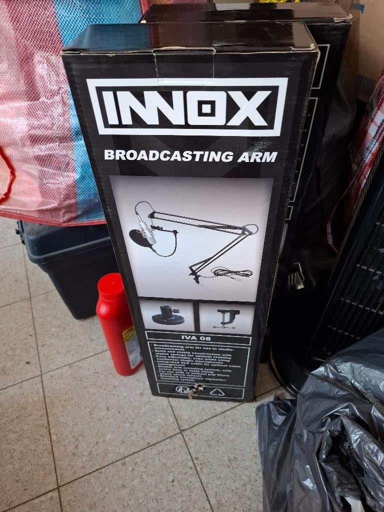 bras a fixer sur un bureau  INOX XLR intégré, Enlèvement, Comme neuf, Micro studio
