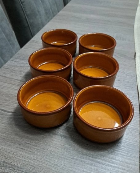 Set van 6 ovenpotjes - mosterdgeel, Huis en Inrichting, Ophalen of Verzenden, Zo goed als nieuw, Kom(men), Klassiek