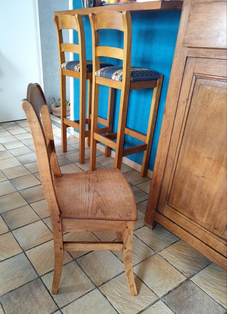 A vendre . Les chaises sont réservées., Antiquités & Art