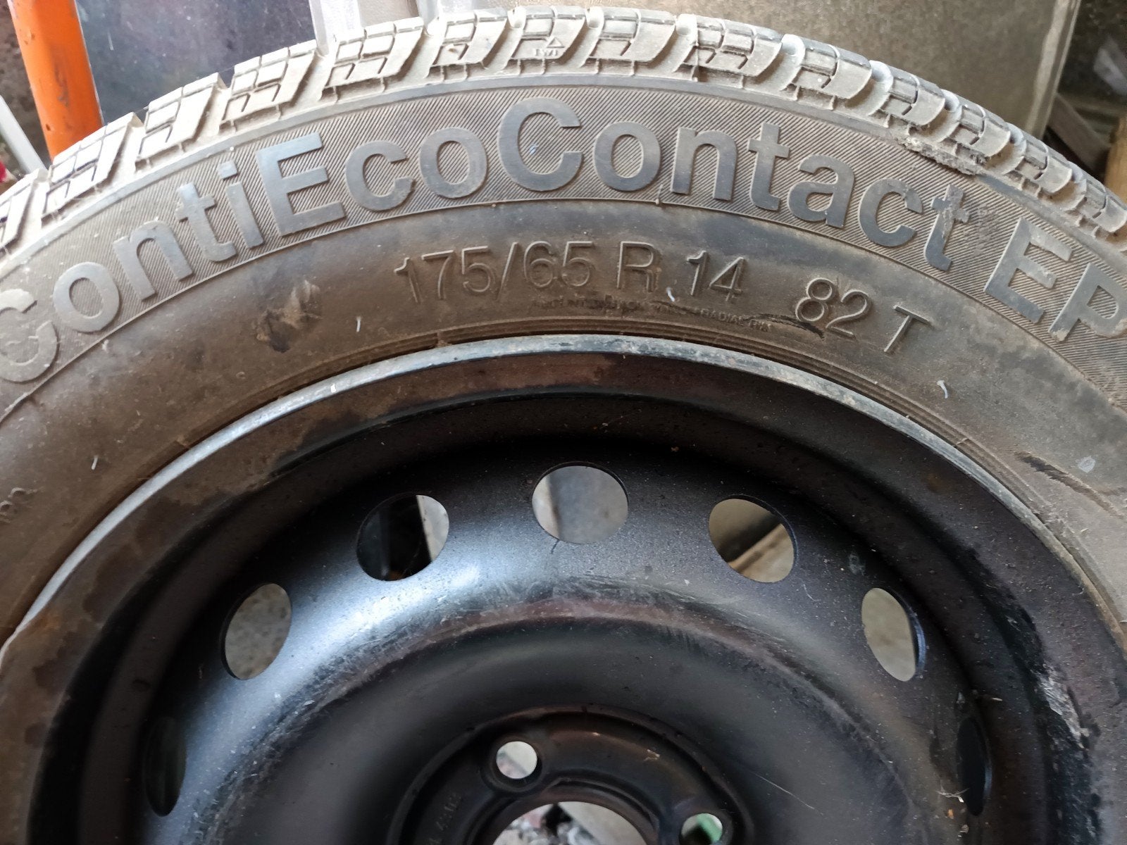 Jantes Renault, montée avec un pneu neuf pour roue de secour, Enlèvement