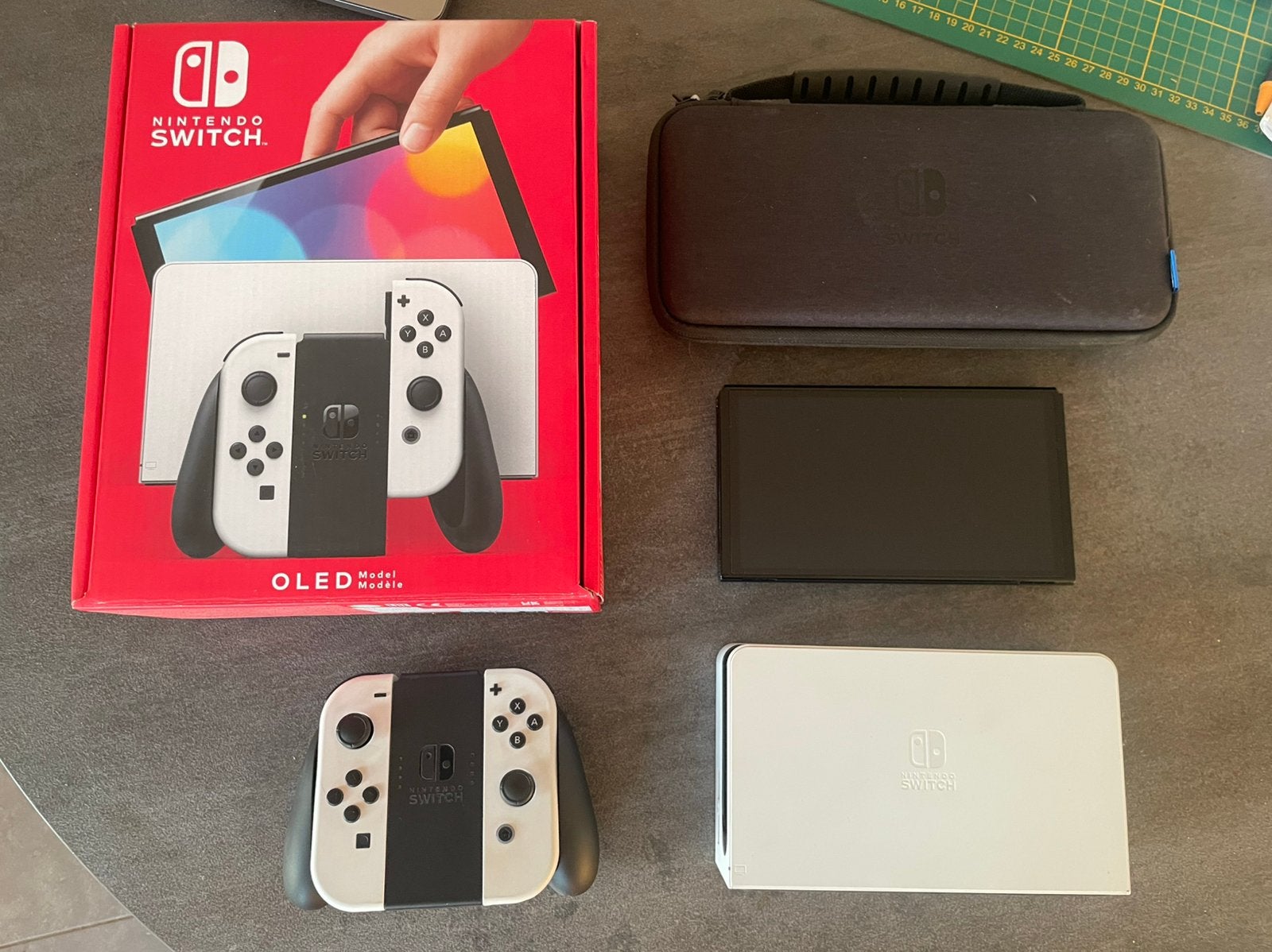 Original Switch OLED in excellent condition, Ophalen of Verzenden, Zo goed als nieuw, Switch OLED