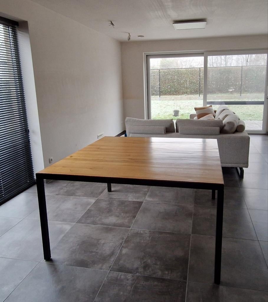 Vierkante eettafel in eikenhout, 8 personen (140cmx140cm), Huis en Inrichting, Tafels | Eettafels, Ophalen, Zo goed als nieuw