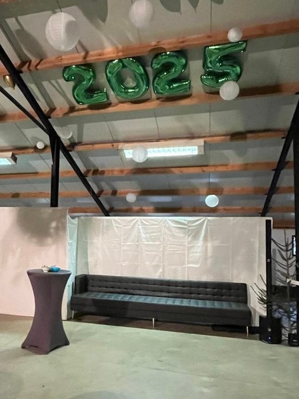 Banquettes professionnelles noires 3 x 3,20 m, Articles professionnels, Aménagement de Bureau & Magasin | Commerce & Inventaire