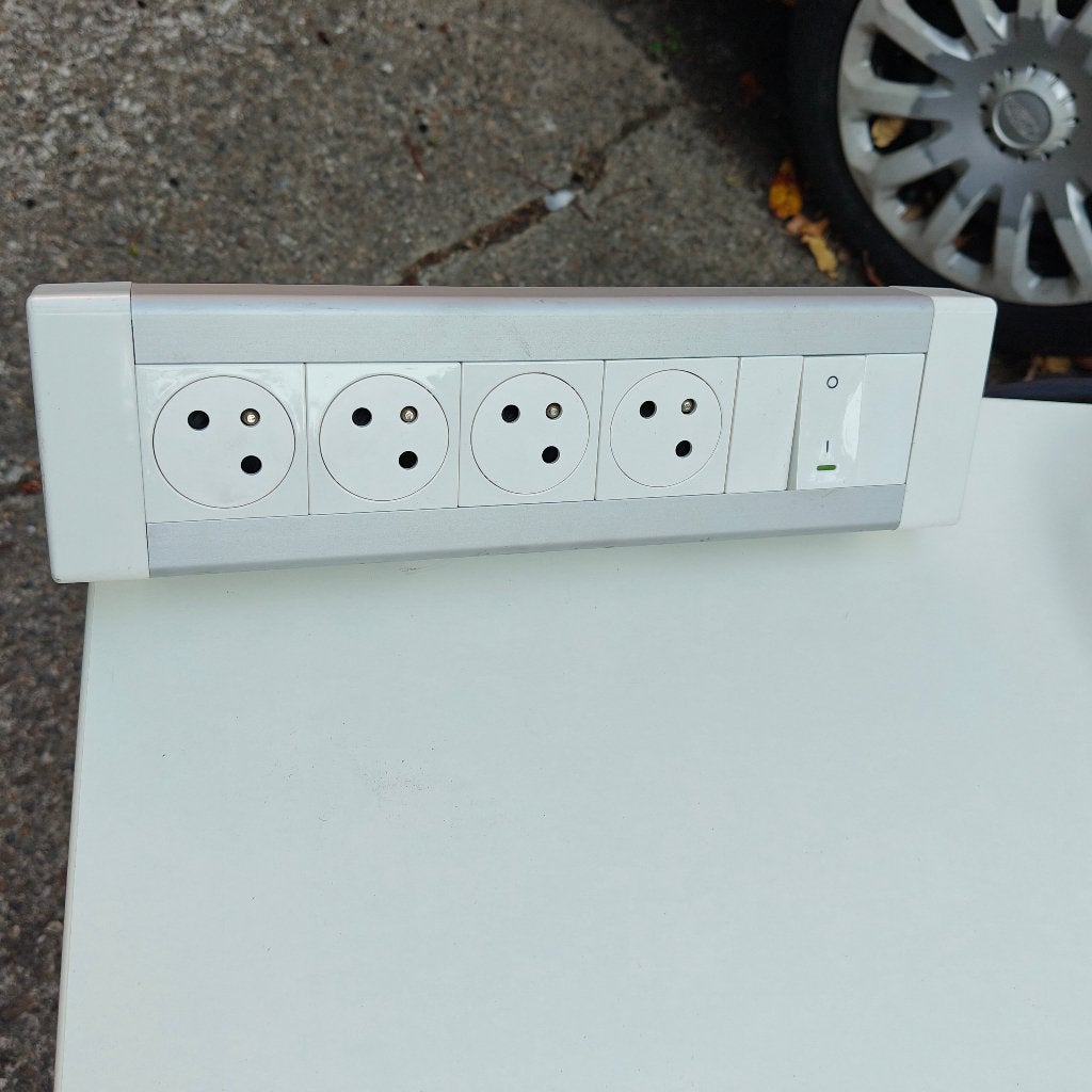 Stekkerdoos, Doe-het-zelf en Bouw, Ophalen, Nieuw, Overige merken, Stekkerdoos