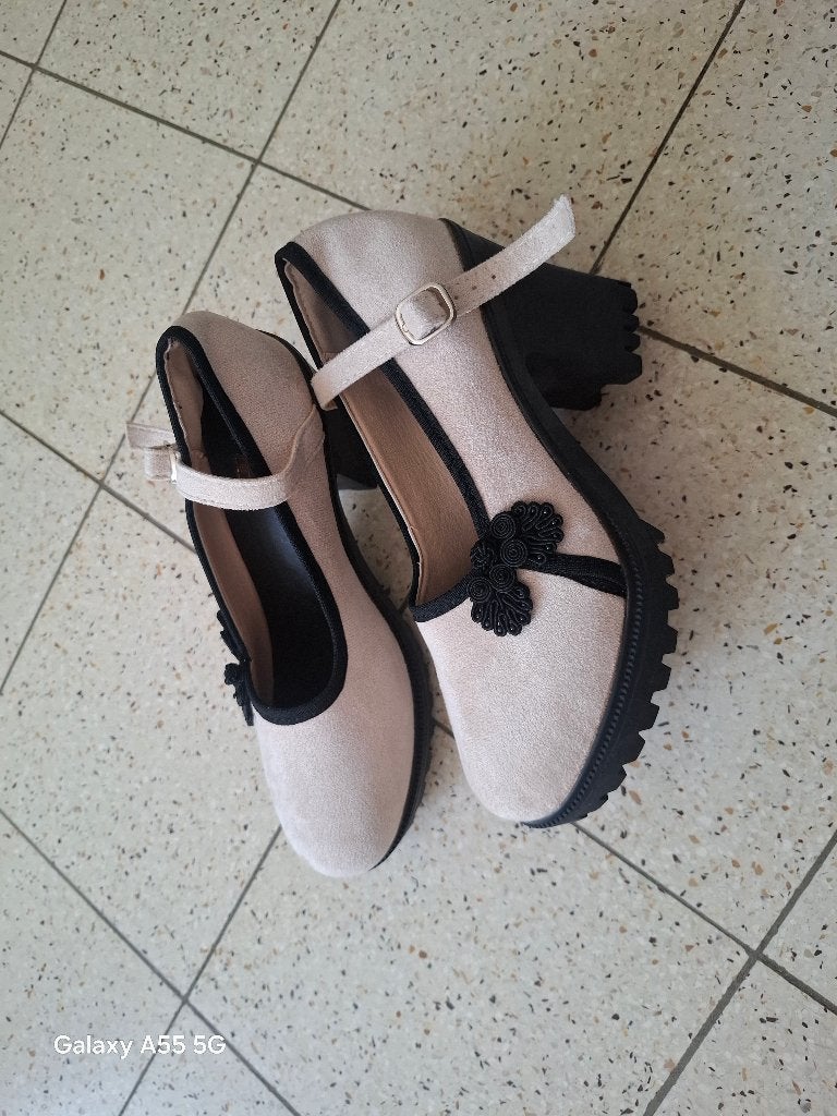 Chaussure élégante fermé avec bout arrondie., Neuf, Autres couleurs, Enlèvement, Chaussures à haut talons