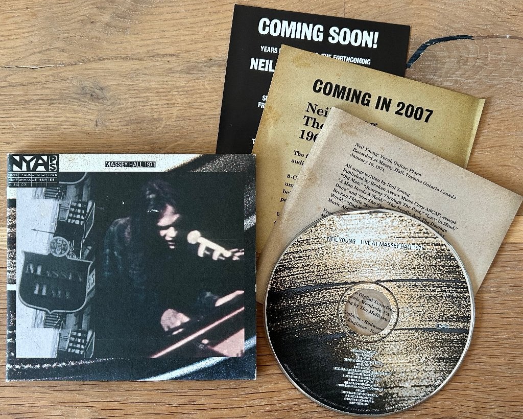 NEIL YOUNG - Live at Massey Hall 1971 ( CD ), Cd's en Dvd's, Ophalen of Verzenden, Zo goed als nieuw, Singer-songwriter, Digipak