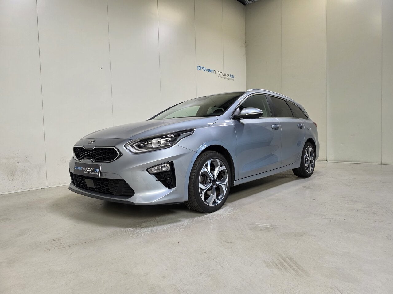 Kia Ceed SW 1.4 Benzine Autom. - Apple CarPlay - Export!, Autos, Argent ou Gris, Achat, Euro 6, 0 kg