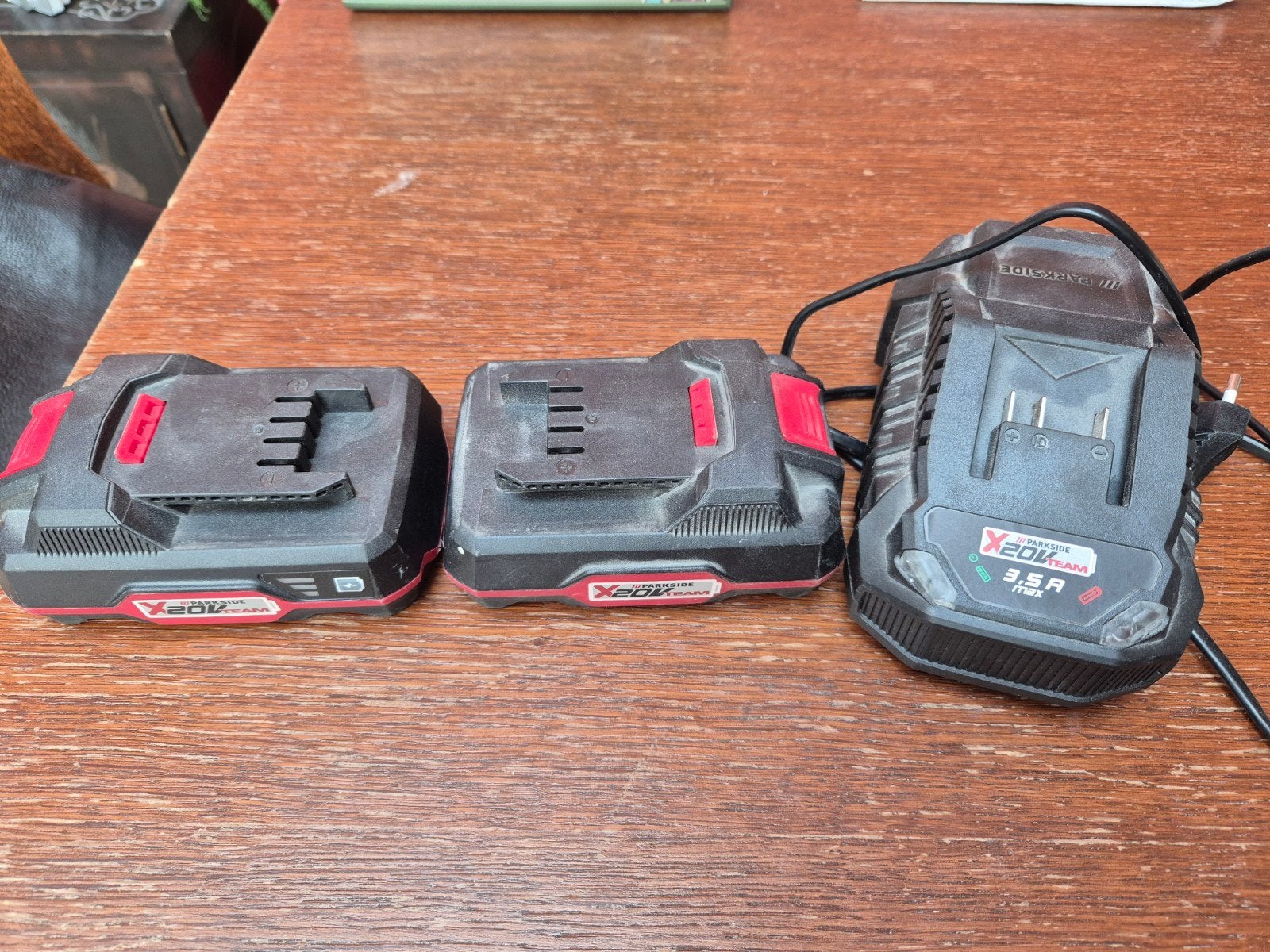 Parkside batterijen 20V 2ah + oplader, Doe-het-zelf en Bouw, Ophalen