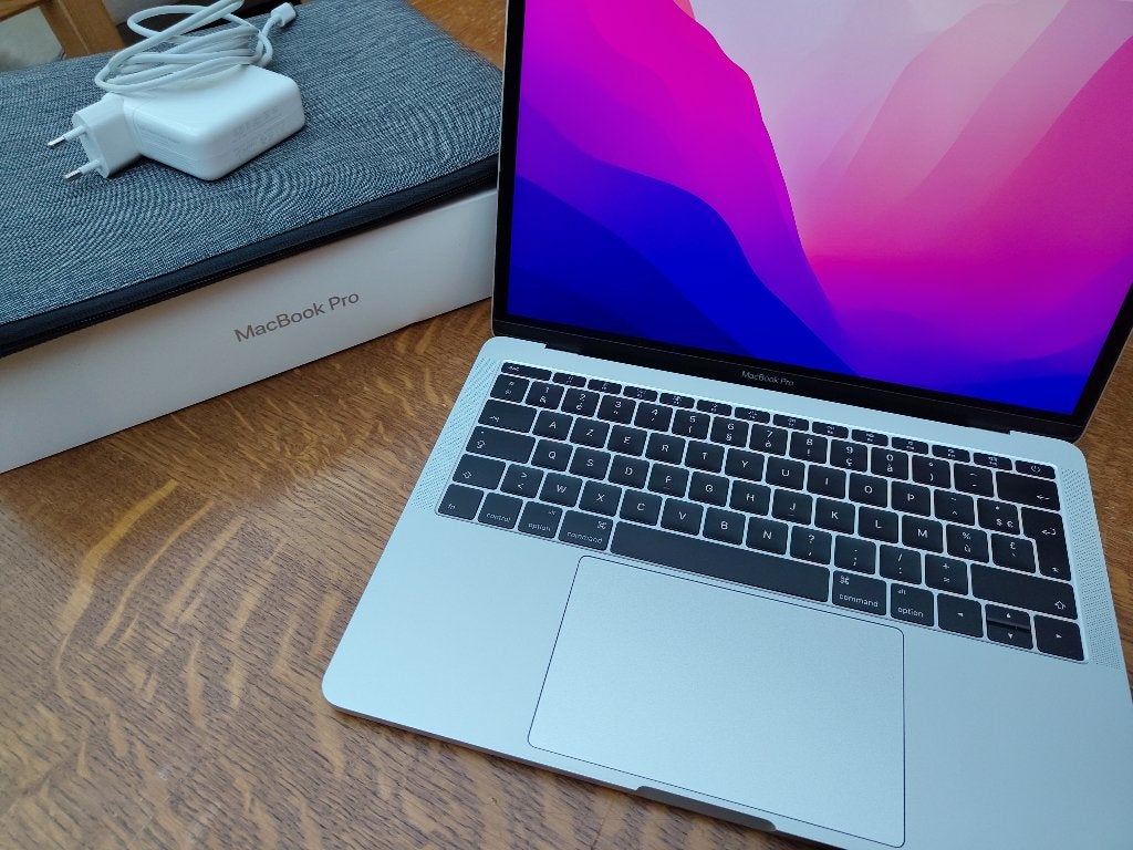 MacBook Pro 13" in zeer mooie staat + lader, doos en hoes, Computers en Software, Ophalen, Gebruikt, 256 GB, 2 tot 3 Ghz