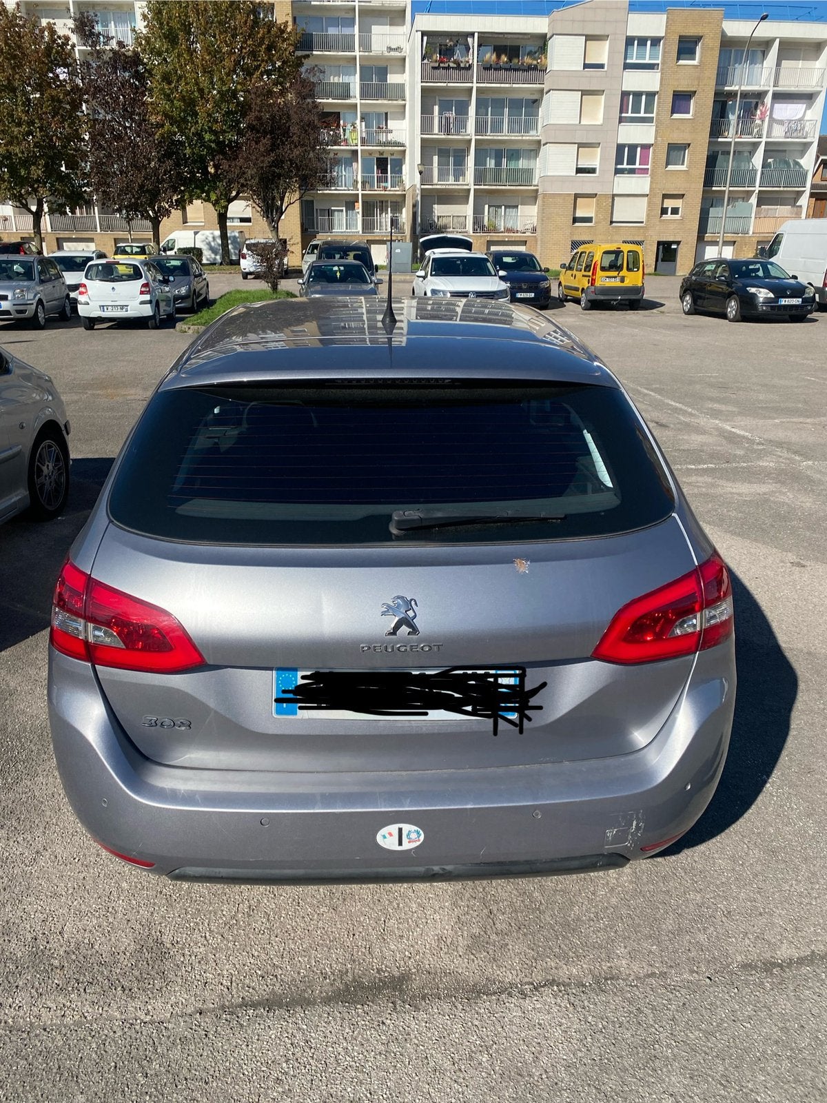 Peugeot 308 1.6 Hdi 92 ch, Argent ou Gris, Boîte manuelle, Noir, 5 portes
