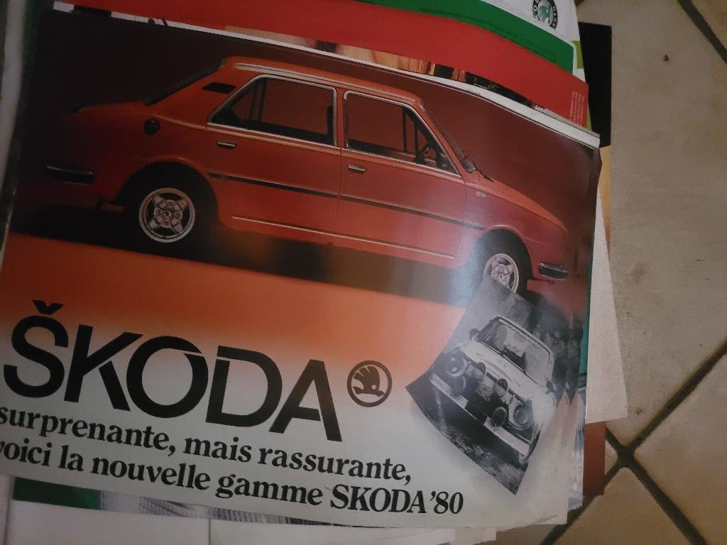 Officiële catalogus  Škoda '80-serie (voormalige dealer), Boeken, Ophalen, Zo goed als nieuw