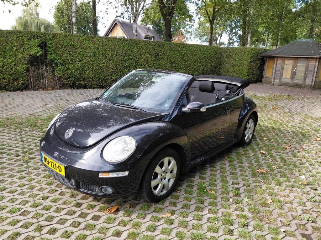 VW BEETLE CABRIO 2.0 BENZINE, Voorwielaandrijving, 4 zetels, Stof, 4 cilinders
